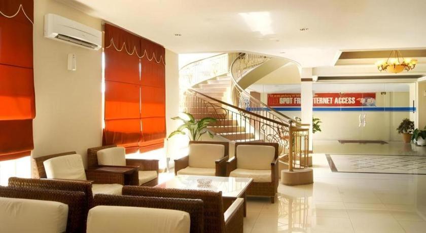 Karlita Hotel Tegal Exteriér fotografie