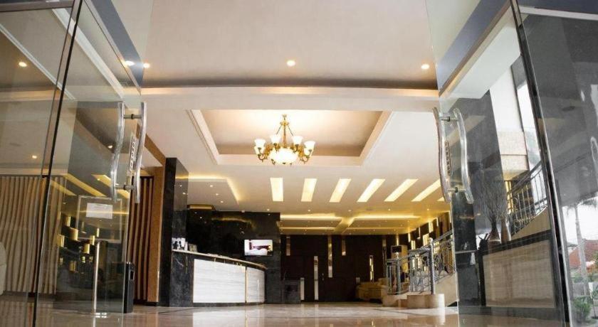 Karlita Hotel Tegal Exteriér fotografie